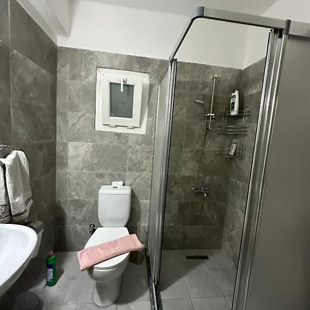 1c Newly Renovated 2 Bedroom Flat * 니코시아