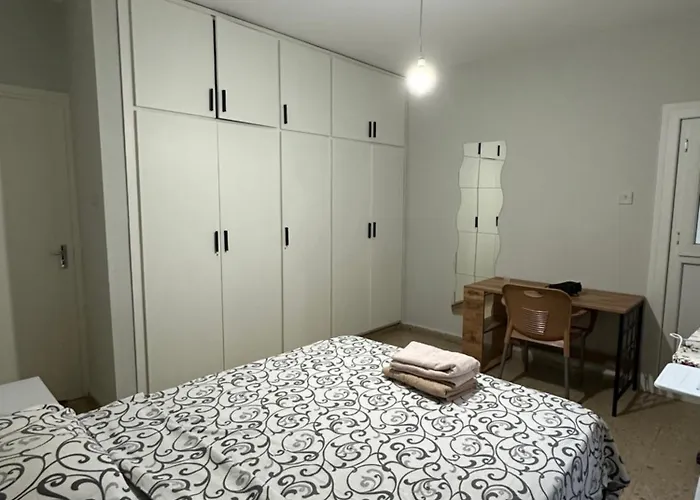 1c Newly Renovated 2 Bedroom Flat *